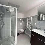 Apartment T2 En Centre-ville, Terrasse, Clim Et Parking, Proche Et Commodites - Fr-1-226-550 *