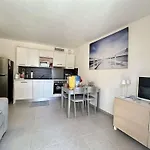 T2 En Centre-ville, Terrasse, Clim Et Parking, Proche Et Commodites - Fr-1-226-550 *