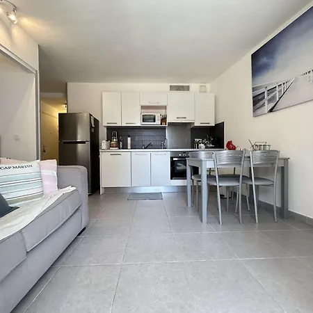 Daire T2 En Centre-ville, Terrasse, Clim Et Parking, Proche Et Commodites - Fr-1-226-550 Sainte-Maxime