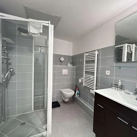 Apartment T2 En Centre-ville, Terrasse, Clim Et Parking, Proche Et Commodites - Fr-1-226-550 *