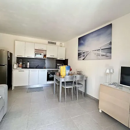 T2 En Centre-ville, Terrasse, Clim Et Parking, Proche Et Commodites - Fr-1-226-550 *