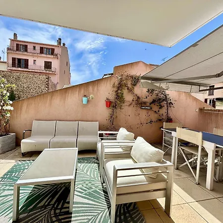 Apartment T2 En Centre-ville, Terrasse, Clim Et Parking, Proche Et Commodites - Fr-1-226-550