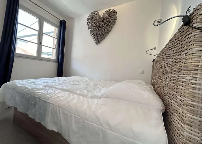 T2 En Centre-ville, Terrasse, Clim Et Parking, Proche Et Commodites - Fr-1-226-550 * Sainte-Maxime