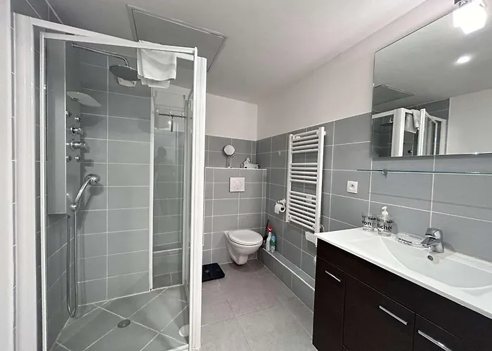 Lägenhet T2 En Centre-ville, Terrasse, Clim Et Parking, Proche Et Commodites - Fr-1-226-550 *