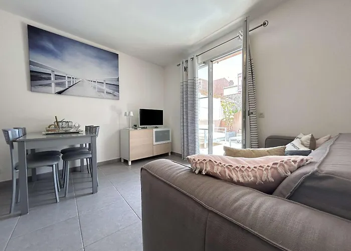 Lägenhet T2 En Centre-ville, Terrasse, Clim Et Parking, Proche Et Commodites - Fr-1-226-550 *