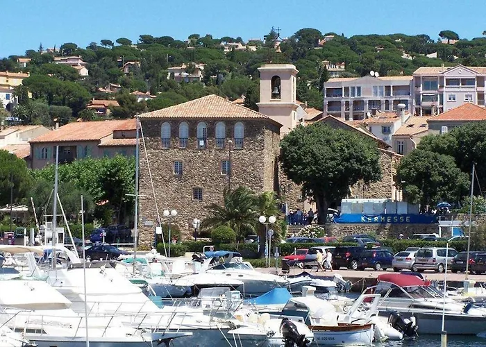 T2 En Centre-ville, Terrasse, Clim Et Parking, Proche Et Commodites - Fr-1-226-550 Sainte-Maxime